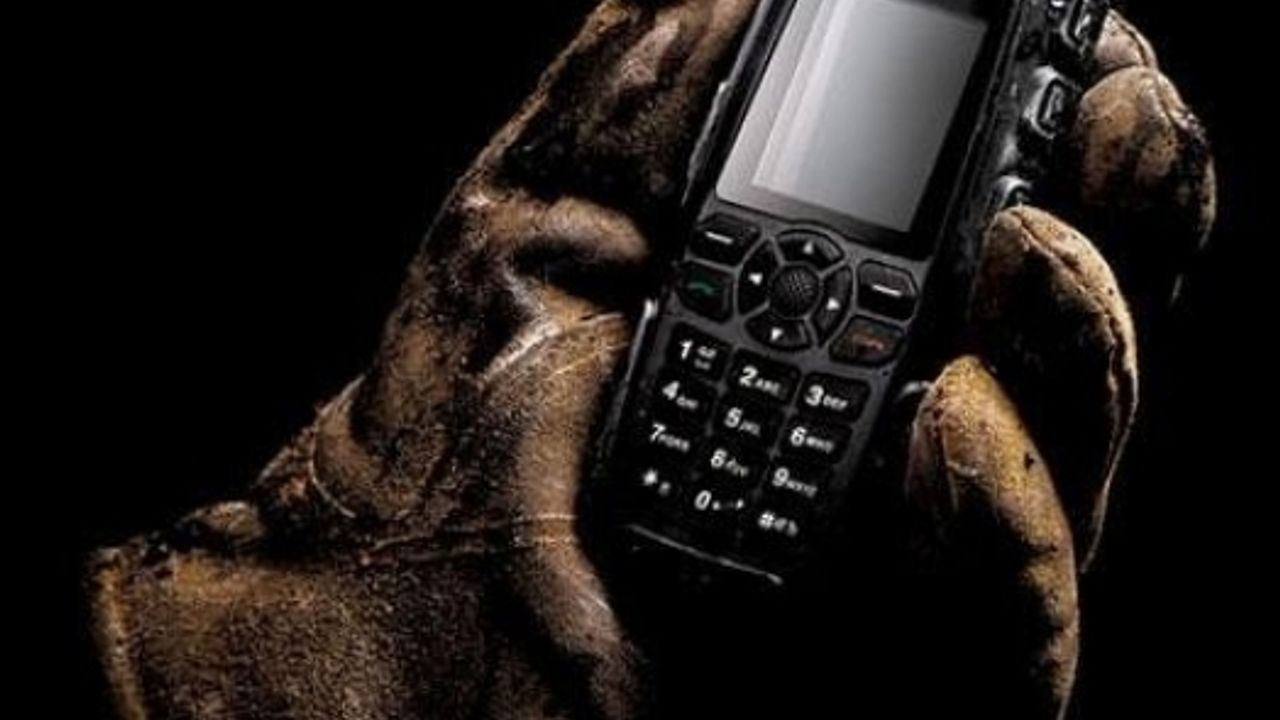 25 Metreden Düşünce Kırılmayan en sağlam telefon